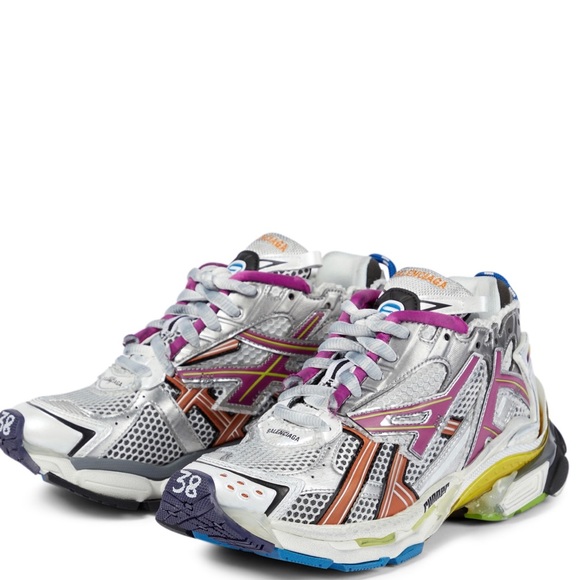 Balenciaga's Runner sneakers are inspired by running shoes from the 90’s. - Picture 1 of 5